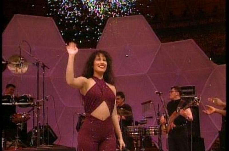 Selena Como la flor songs BeLatina
