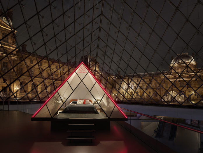 Airbnb x Louvre ©Julian Abrams Belatina