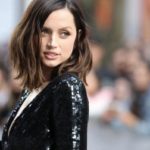 Ana De Armas’ Fantastic Leap of Faith in Knives Out Ana de Armas BELatina