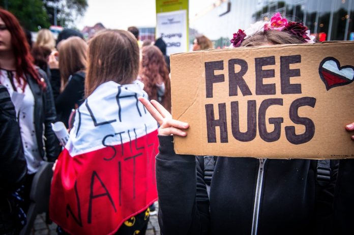 Free Hugs National Hugging DAY BELatina