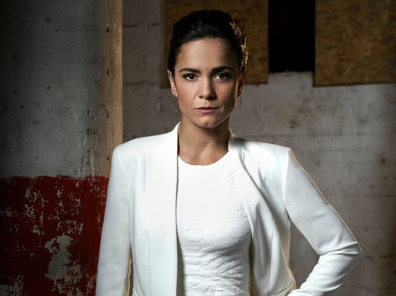 Meet Alice Braga The Latina Protagonist Of Queen Of The South Belatina