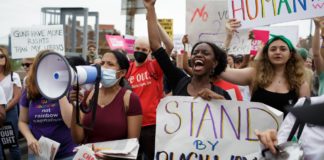 BELatina’s Weekend Recap: Roe v. Wade, Premios Tu Música, And More Roe v Wade Weekend Recap BELatina Latinx