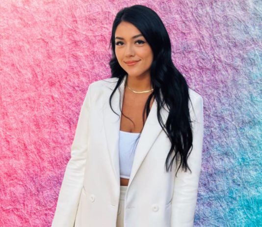 The Latina Behind Clara for Creators, a Community-based Site That Believes in Financial Transparency Who's the Latina Behind Clara for Creators, a Community-based Site That Believes in Financial Transparency