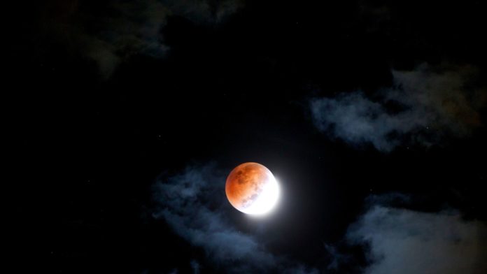 Full Blood Moon Total Lunar Eclipse in Taurus: Radical Transformation belatina latine
