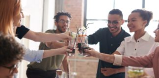 The Power of Amistad: Friendsgiving Is A Better Holiday Than Thanksgiving Power of Amistad: The Healing Benefits of Friendsgiving belatina latine