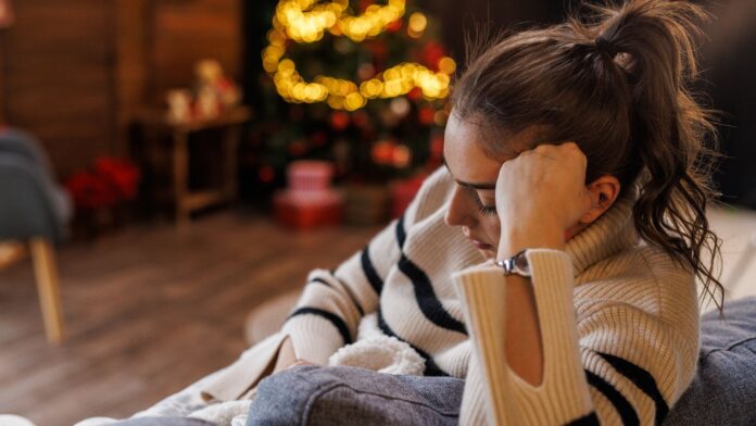 Rising Costs of Gifts and Meals Stir Anxiety in Latino Households During the Holidays, New Survey Finds 