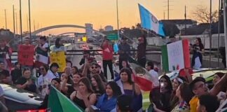 Many Immigrants Across the U.S. Withdraw Labor and Spending Just as They Did in the May 2006 Protests to Make Their Voices Heard Many Immigrants Across the U.S. Withdraw Labor and Spending Just as They Did in the May 2006 Protests to Make Their Voices Heard