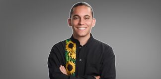 Meet Carlos Eduardo Espina, the Only Latino on the Latest Pew Report’s News Influencer List and the Voice Trusted by Millions Meet Carlos Eduardo Espina, the Only Latino on the Latest Pew Report's News Influencer List and the Voice Trusted by Millions