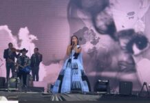 Angela Aguilar Made a Silent Statement in Her Latest Performance Wearing a Breathtaking Look Woven from ‘Rebozo’ Carrying Generations of ‘Mexicanas’ Angela Aguilar Made a Silent Statement in Her Latest Performance Wearing a Breathtaking Look Woven from 'Rebozo' Carrying Generations of 'Mexicanas'