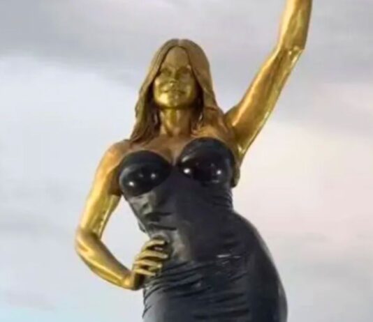 Sofía Vergara Honored With Giant Statue in Her Hometown of Barranquilla for Her Birthday Sofía Vergara Honored With Giant Statue in Her Hometown of Barranquilla for Her Birthday