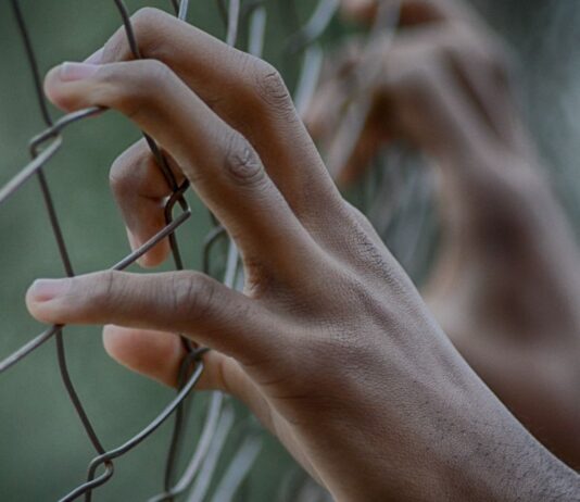 Human Rights Watch Report Exposes Conditions Where Migrant Women Lack Access to Feminine Hygiene Human Rights Watch Report Exposes Conditions Where Migrant Women Lack Access to Feminine Hygiene