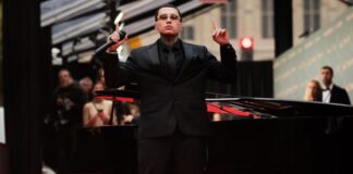 Colombian Singer Blessd Becomes The First Latino To Open The Ballon d’Or Stage Colombian Singer Blessd Becomes The First Latino To Open The Ballon d’Or Stage