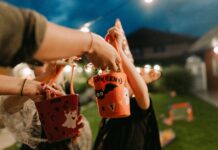 Latino Business Owner in Los Angeles Partners With Community Groups to Provide Halloween Costumes for Families Affected by ICE Latino Business Owner in Los Angeles Partners With Community Groups to Provide Halloween Costumes for Families Affected by ICE