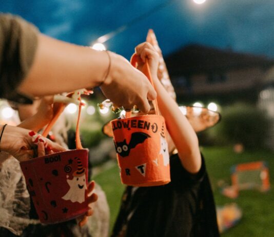 Latino Business Owner in Los Angeles Partners With Community Groups to Provide Halloween Costumes for Families Affected by ICE Latino Business Owner in Los Angeles Partners With Community Groups to Provide Halloween Costumes for Families Affected by ICE