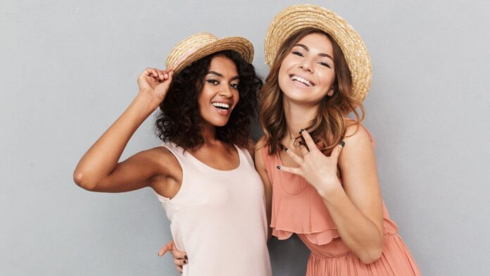 Why Many Latinas Are Choosing 'Amigasgiving' as Their Thanksgiving Tradition