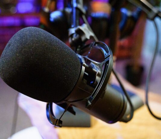 Latino Audiences Are Driving Podcasting So Why Don’t Our Favorite Podcasters Own What They Create? Latino Audiences Are Driving Podcasting So Why Don’t Our Favorite Podcasters Own What They Create?