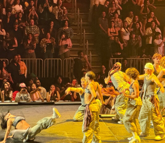 Here Is Why Young Miko Paying Tribute to the Ballroom Scene at Her Concert Was Such a Big Deal for the Queer Latine Community Here Is Why Young Miko Paying Tribute to the Ballroom Scene at Her Concert Was Such a Big Deal for the Queer Latine Community